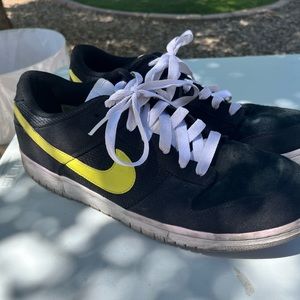 Men’s Nike shoes